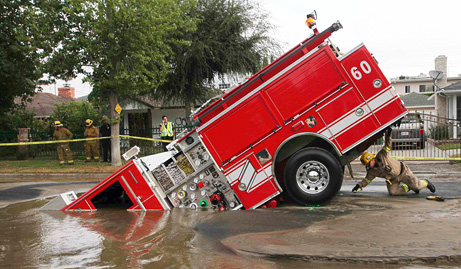 Sinkholes Water on Fire Truck Stuck In A Sinkhole In Los Angeles  2009